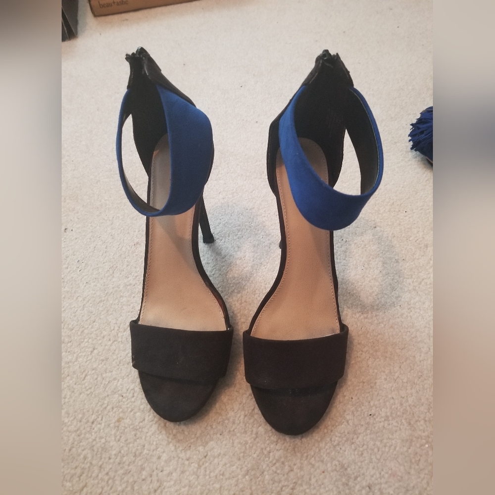 Color block strap heel